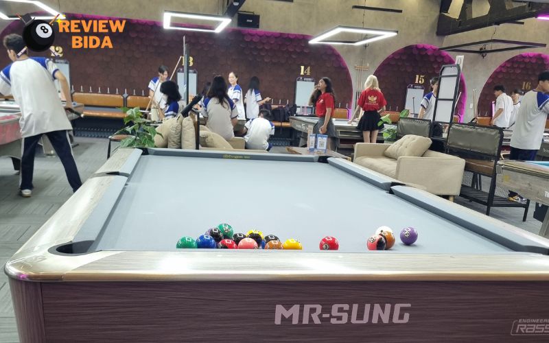 Không gian quán District 1 Billiards Club