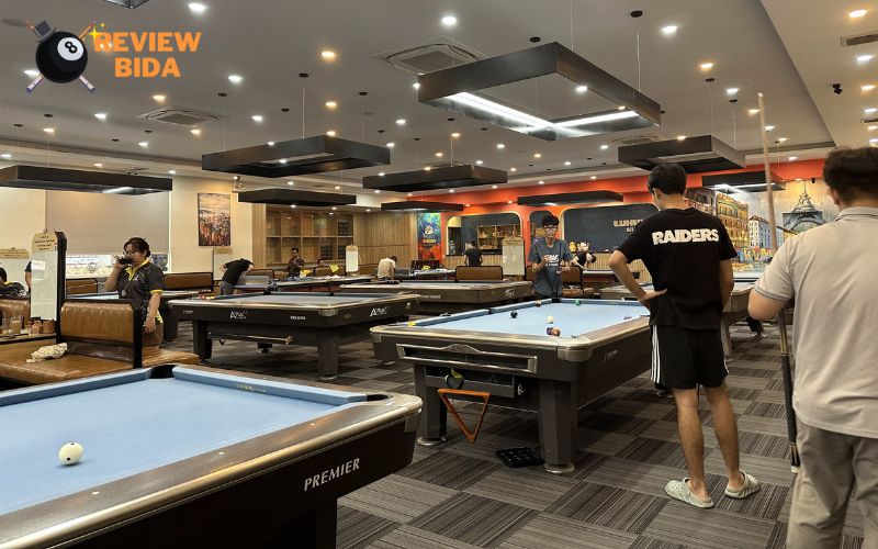 Cách phục vụ chuyên nghiệp của nhân viên tại Luxury Billiards