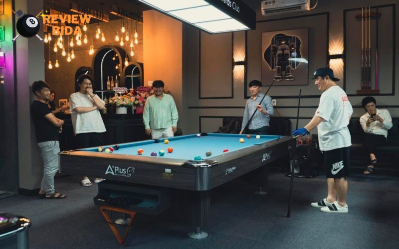 ACC Billiards Club  thu hút khá nhiều người chơi