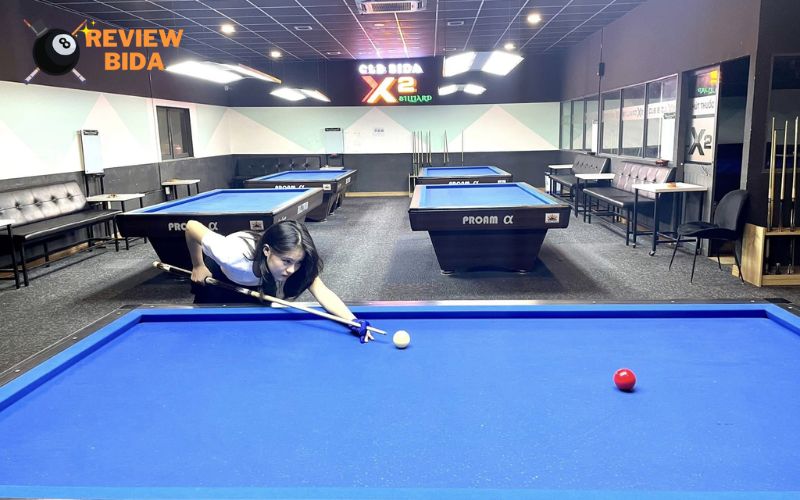 Điểm nổi bật của X2 Billiards Club là không gian hiện đại, thoáng mát