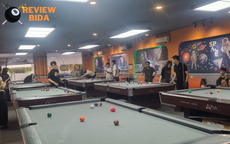 Luna Billiard Club mang đến một không gian rộng rãi