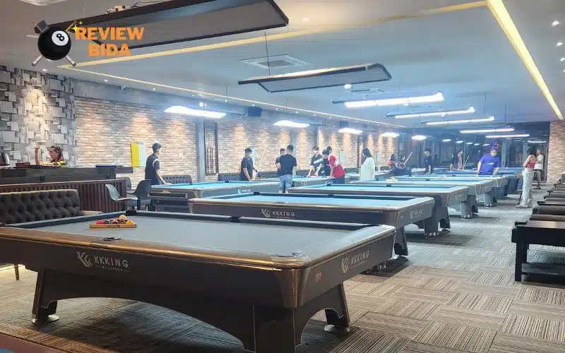 Khu vực giải trí bida tại CLB Lunar billiards