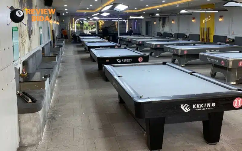 Sảnh chơi rộng rãi, thoáng mát tại PooC Billiards