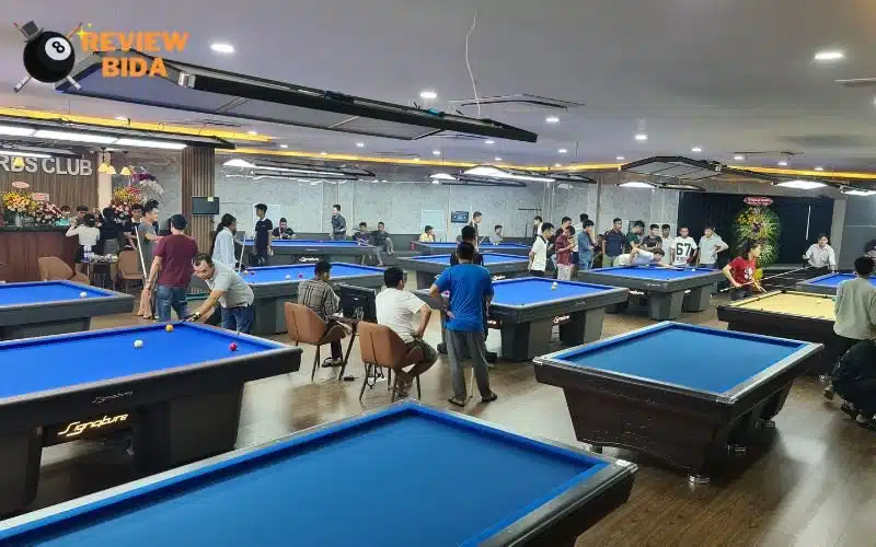 Không gian tại quán TS Billiards Club