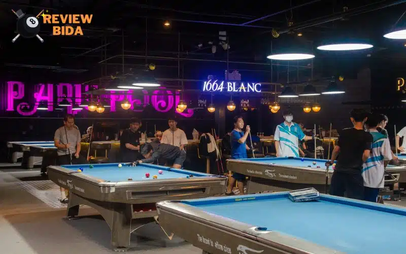 Bida Billiards-Paris Pool thu hút giới trẻ đến tham gia