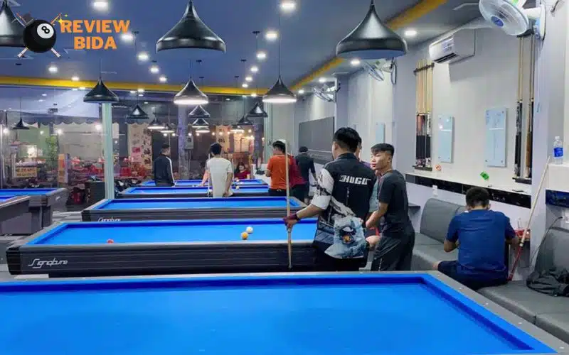 Câu lạc bộ Billiards Arena được nhiều người ghé chơi tại Tân Phú