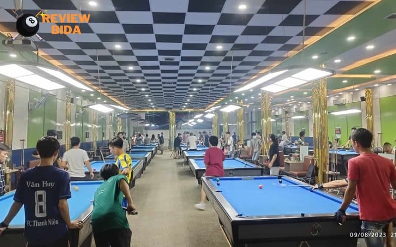 Không gian rộng rãi là một điểm cộng cực lớn của Clb Billiards Huy Hoàng