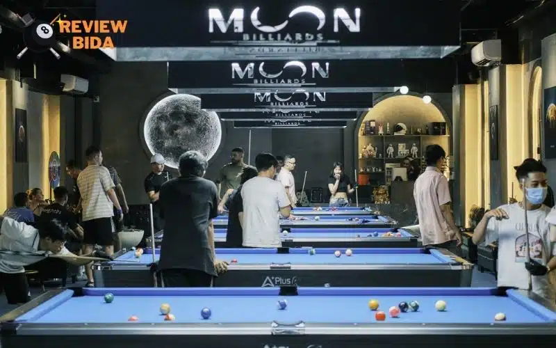 Không gian quán Moon Billiards hiện đại, đầy đủ tiện nghi