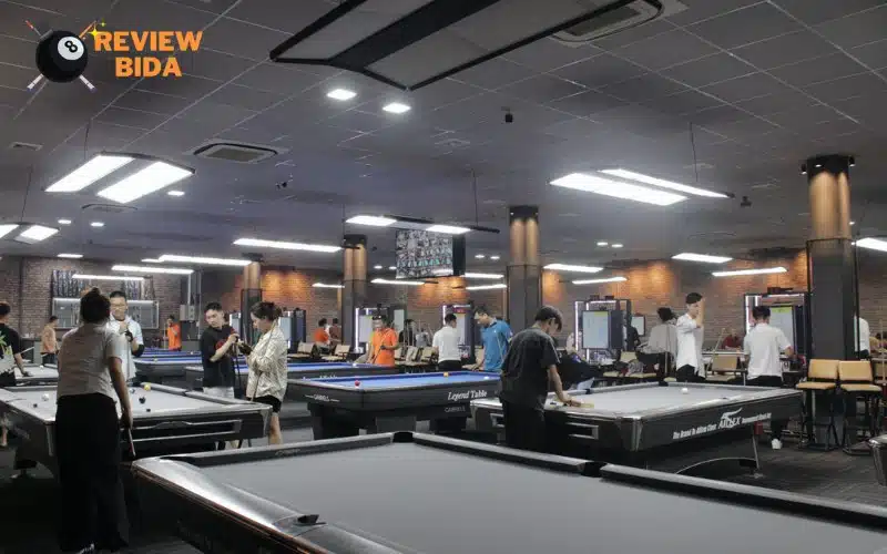 Không gian chơi bida tại Billiards Center Điểm Hẹn