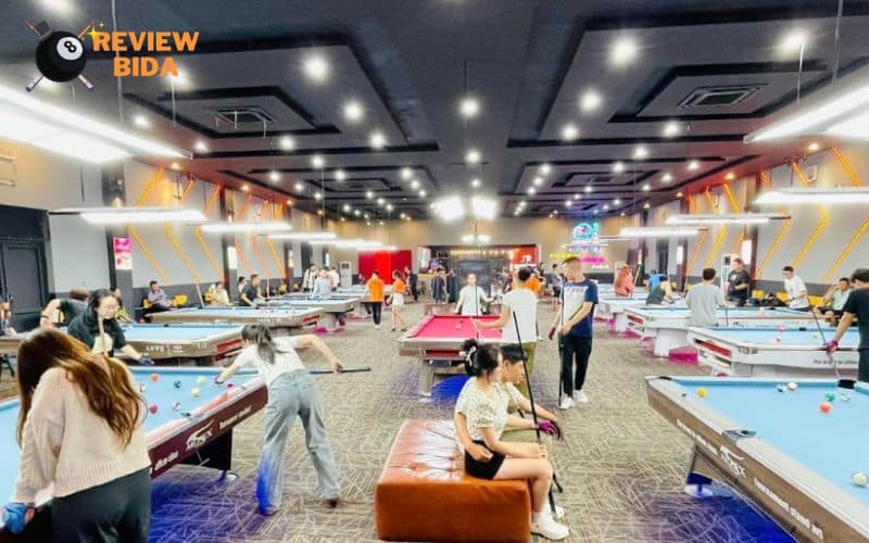 Không gian sang trọng tại câu lạc bộ bida MrQ - MrQ Billiards Pool Hall