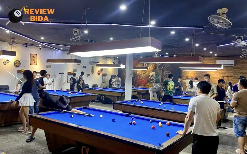 Điểm chơi Billiards Crown Đà Nẵng thu hút nhiều bạn trẻ ghé thăm