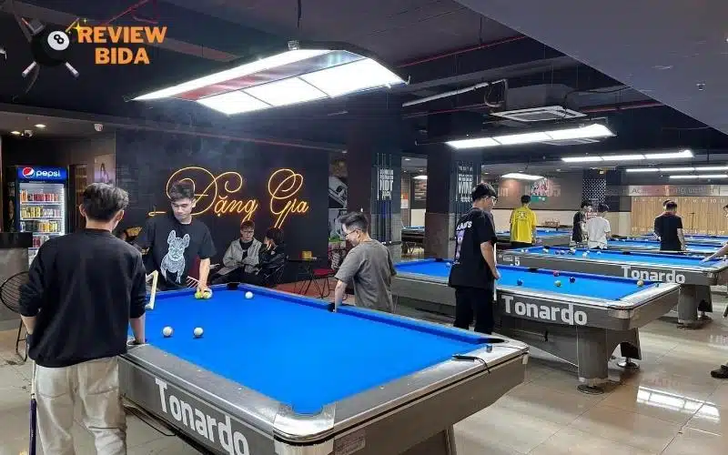 Không gian Billiards Club Đặng Gia với hệ thống đèn LED cao cấp, mang đến trải nghiệm trọn vẹn nhất